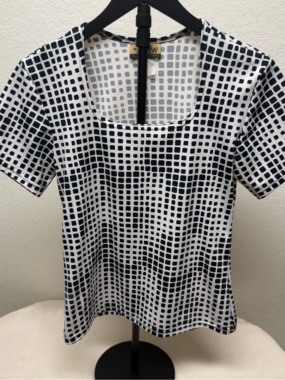 Square-Grid Scoop Neck Short Sleeve Top - Black & White
